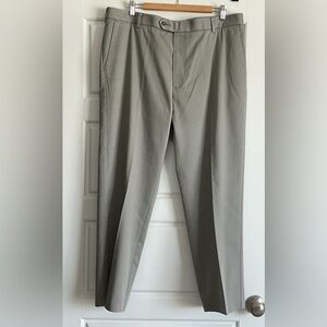 Roundtree & Yorke Men's Light Gray Chinos